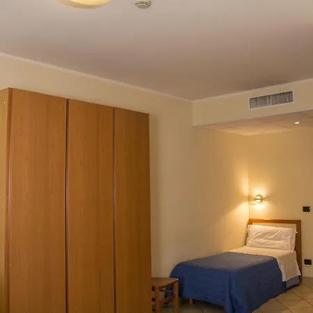 فندق Parini 3*