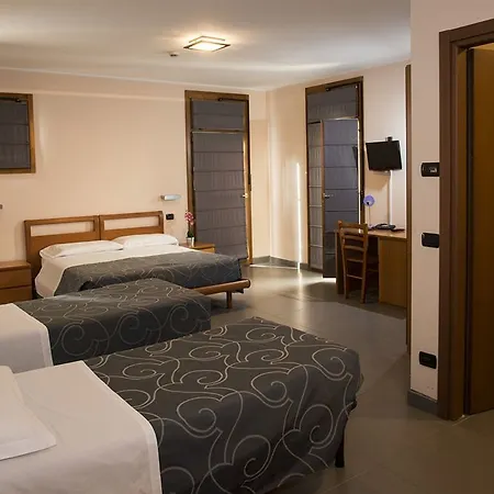 Parini Hotel 3*