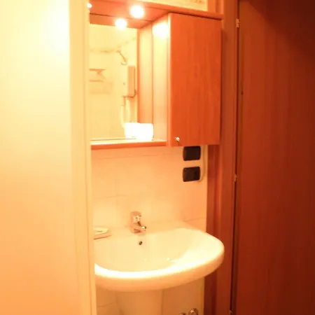 Parini Hotel 3*
