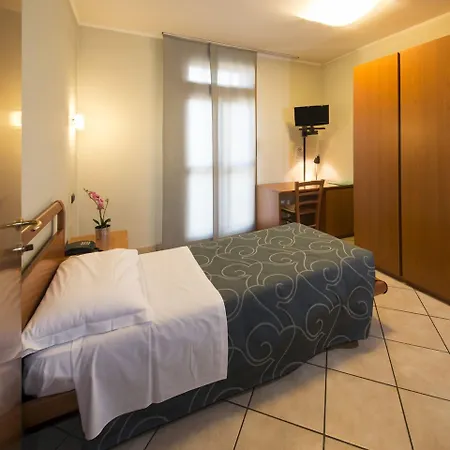 Ξενοδοχείο Parini 3*