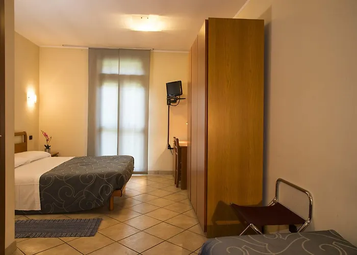 Parini Hotel 3*